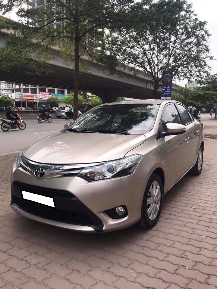 Gia đình bán TOYOTA VIOS 2017, số tự động, vàng cát