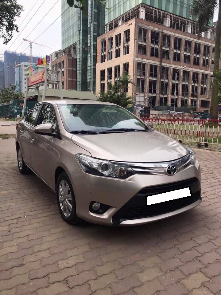 Gia đình bán TOYOTA VIOS 2017, số tự động, vàng cát