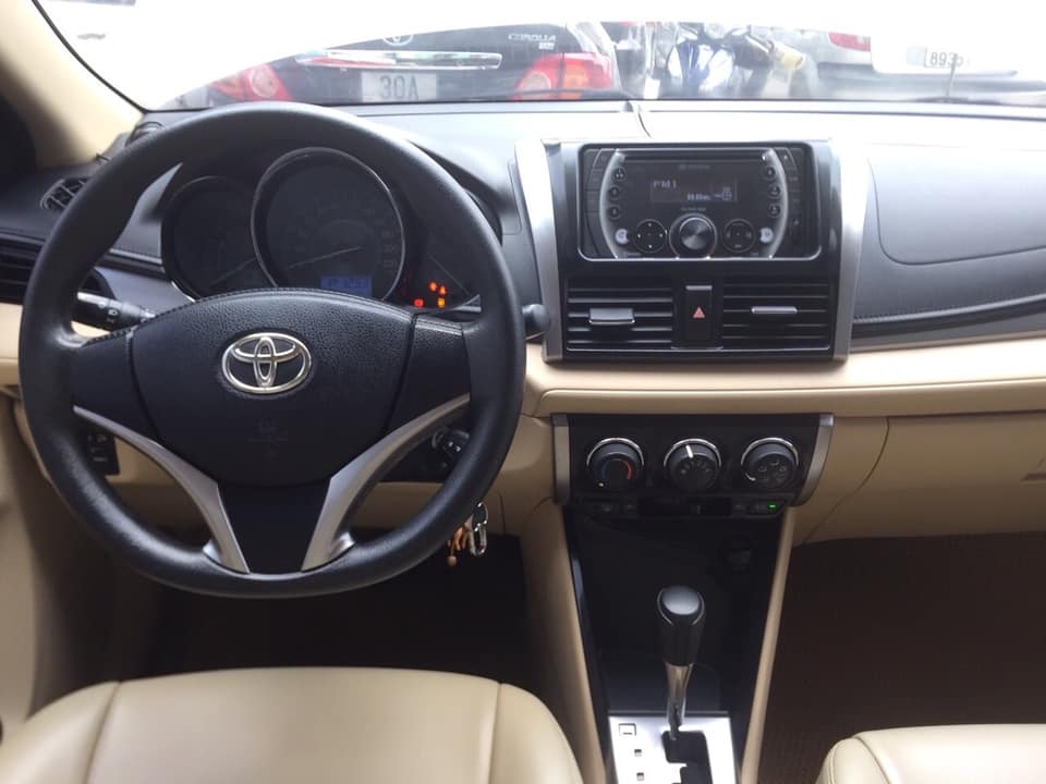 Gia đình bán TOYOTA VIOS 2017, số tự động, vàng cát