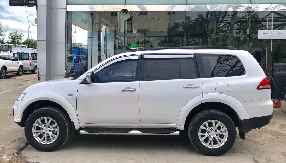 MITSUBISHI PAJERO SPORT 2.5, MT, MÁY DẦU, TẶNG BẢO HIỂM 2 CHIỀU