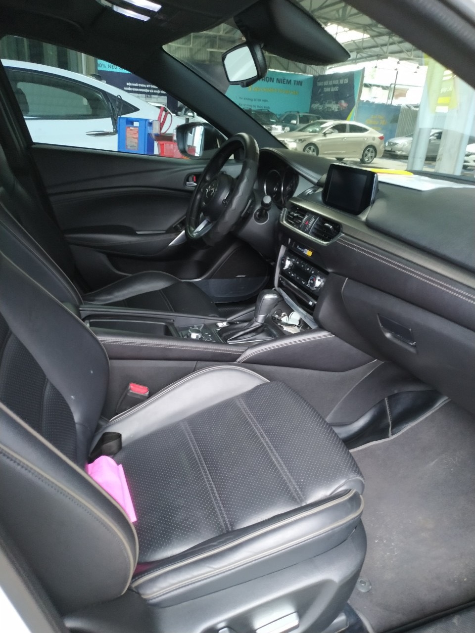 Hãng bán Mazda 6 2.5Premium 2017, màu trắng, đúng chất, giá TL, hổ trợ góp
