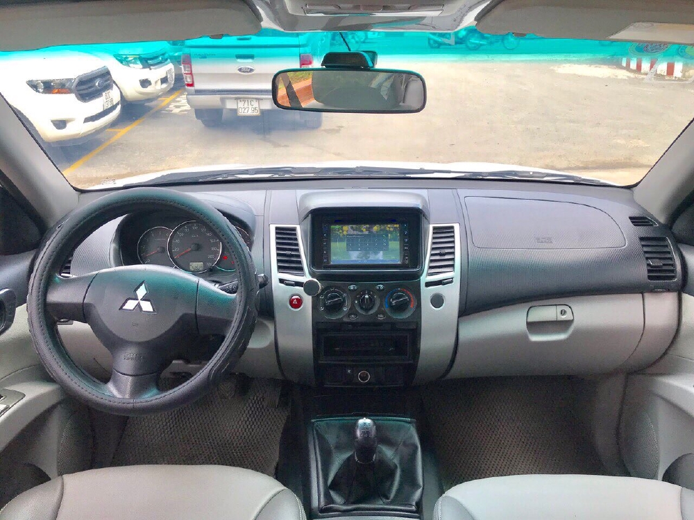 MITSUBISHI PAJERO SPORT 2.5, MT, MÁY DẦU, TẶNG BẢO HIỂM 2 CHIỀU