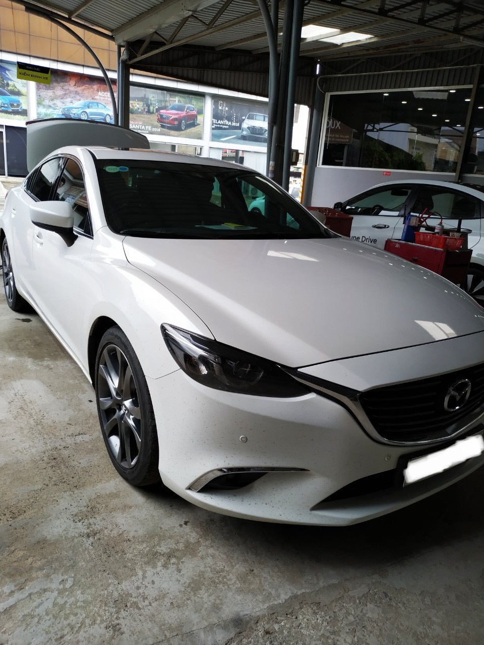 Hãng bán Mazda 6 2.5Premium 2017, màu trắng, đúng chất, giá TL, hổ trợ góp