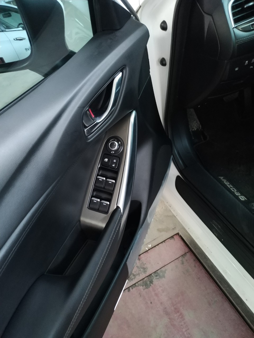 Hãng bán Mazda 6 2.5Premium 2017, màu trắng, đúng chất, giá TL, hổ trợ góp