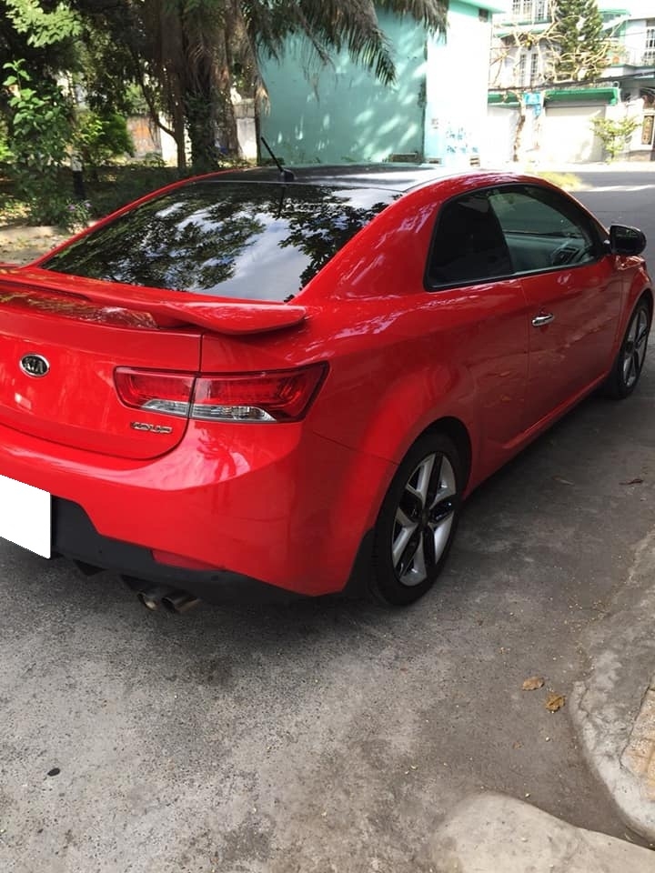 cần bán cọp Cerato 2011, số tự động, 2 cửa màu đỏ, còn mới tinh.