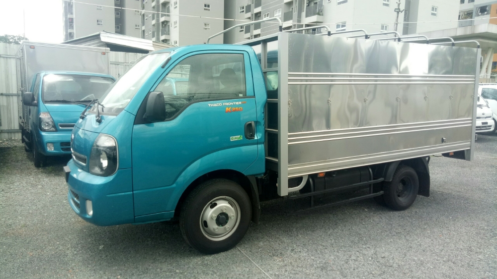 Cần bán xe tải KIA 2018 thùng mui bạt giá rẻ, hỗ trợ trả góp 75% giá trị xe.