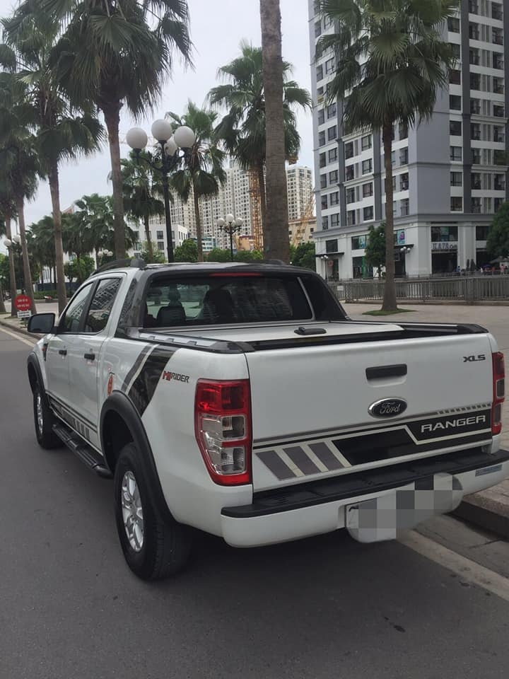 Cần bán Ford Ranger 2016, số sàn, máy dầu, màu trắng
