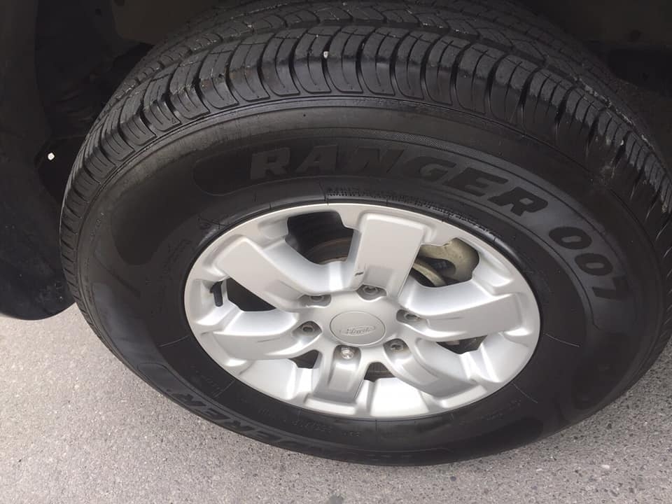 Cần bán Ford Ranger 2016, số sàn, máy dầu, màu trắng