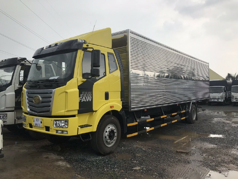 Xe tải faw 7 tấn 25 thùng kín thùng dài 9.7m đời 2019