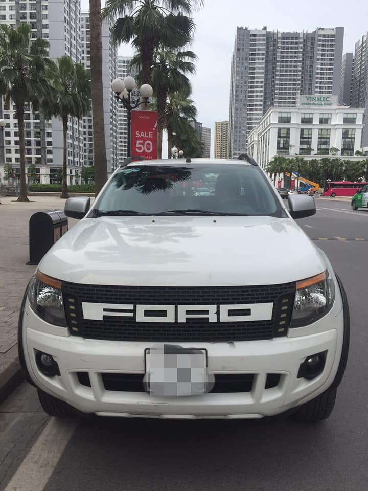 Cần bán Ford Ranger 2016, số sàn, máy dầu, màu trắng