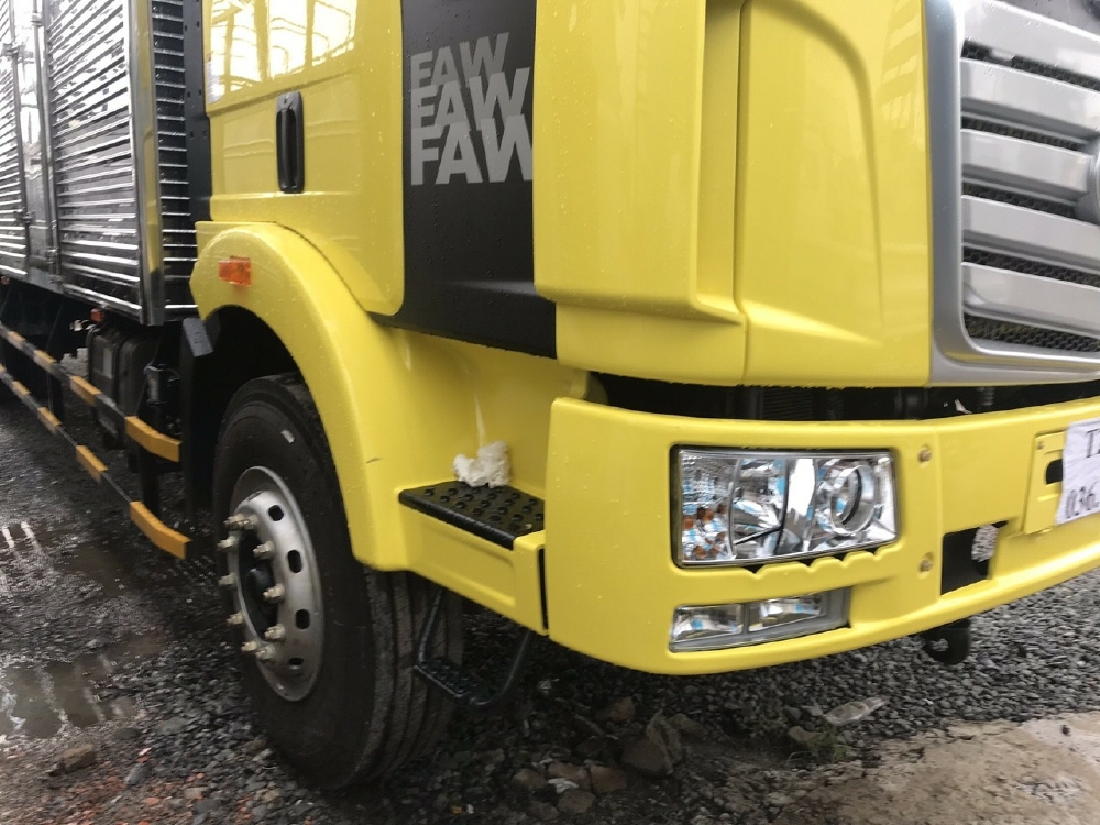 Xe tải faw 7 tấn 25 thùng kín thùng dài 9.7m đời 2019