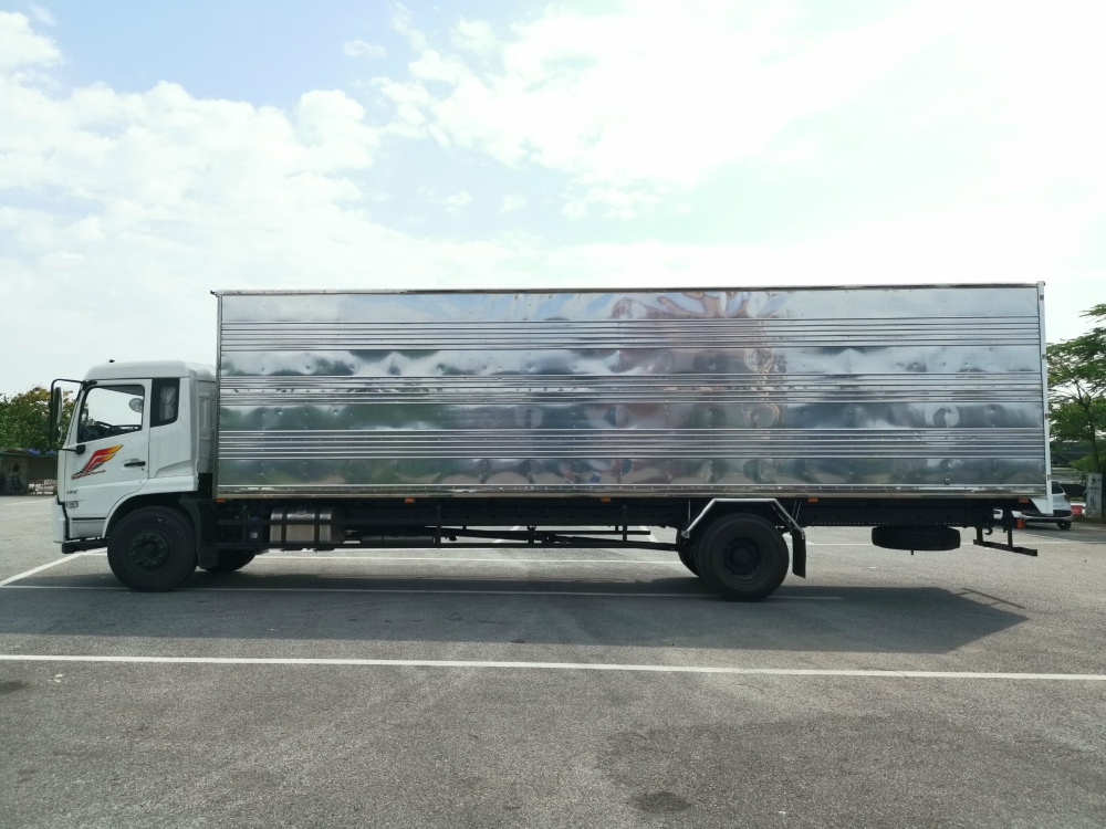 Xe tải dongfeng b180 thùng kín đời 2019 thùng dài 9.7m