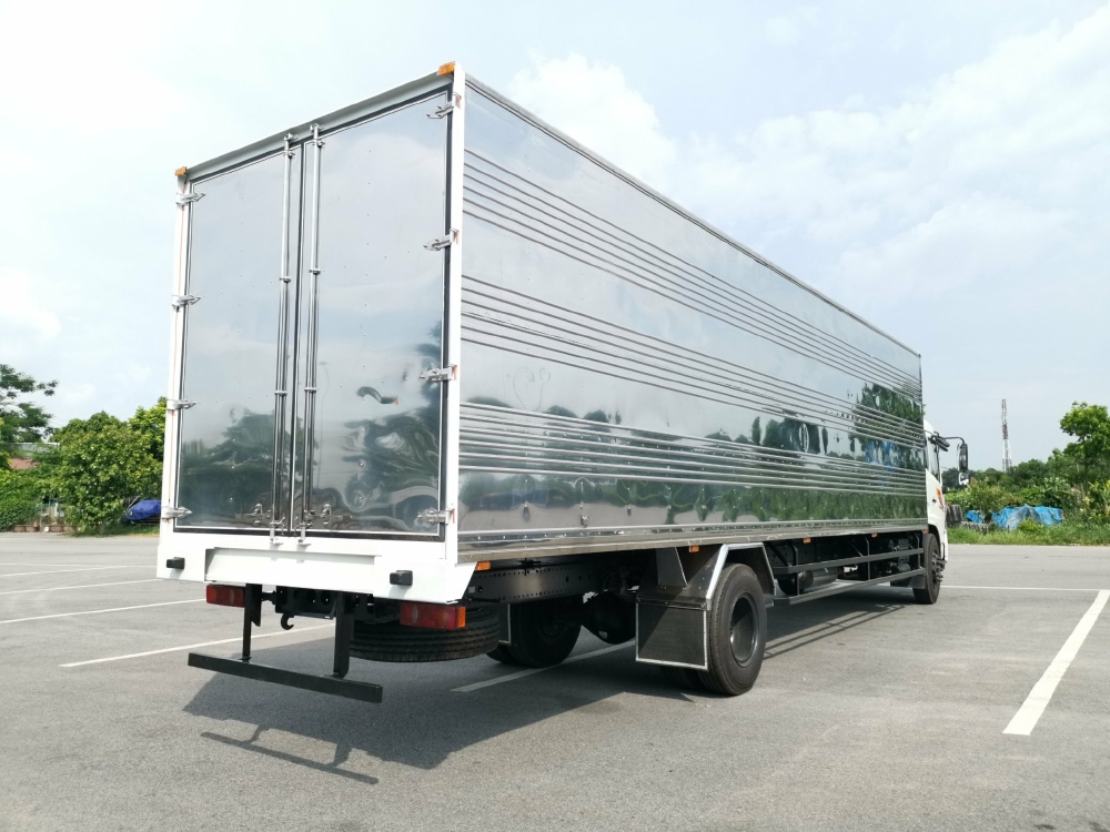 Xe tải dongfeng b180 thùng kín đời 2019 thùng dài 9.7m