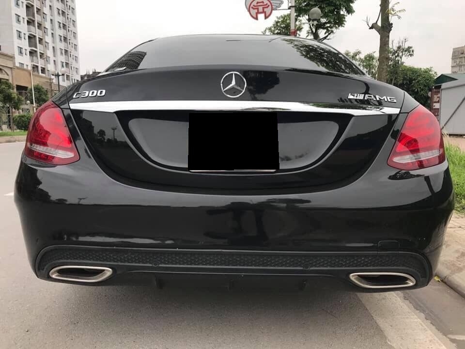 Gia đình cần bán C300 amg 2016, màu đen huyền thoại