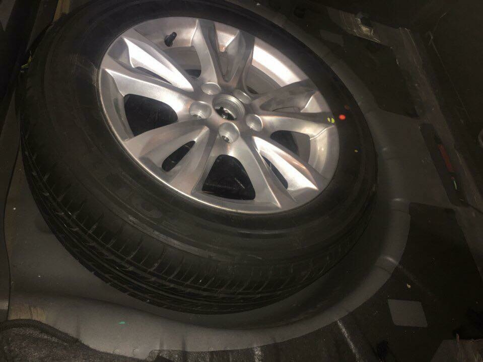 Càn bán xe Cruze 2015, số sàn, màu bạc, gia đình ít dùng