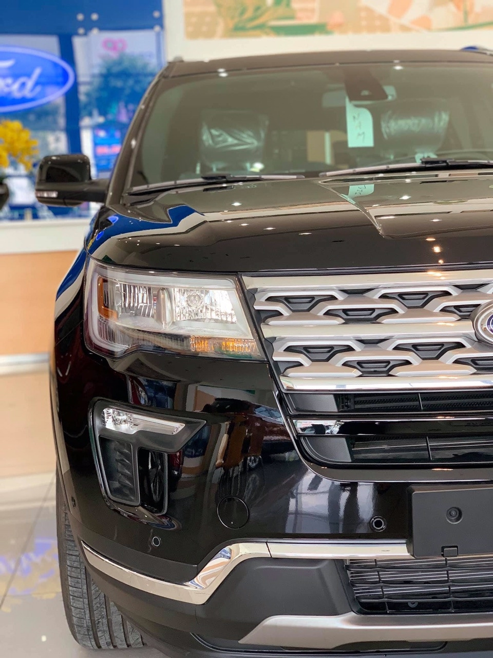 Ford Explorer giá ưu đãi giảm tiền mặt tặng gói phụ kiện giá trị lên đến 100 triệu Liên hệ 0933 068 739