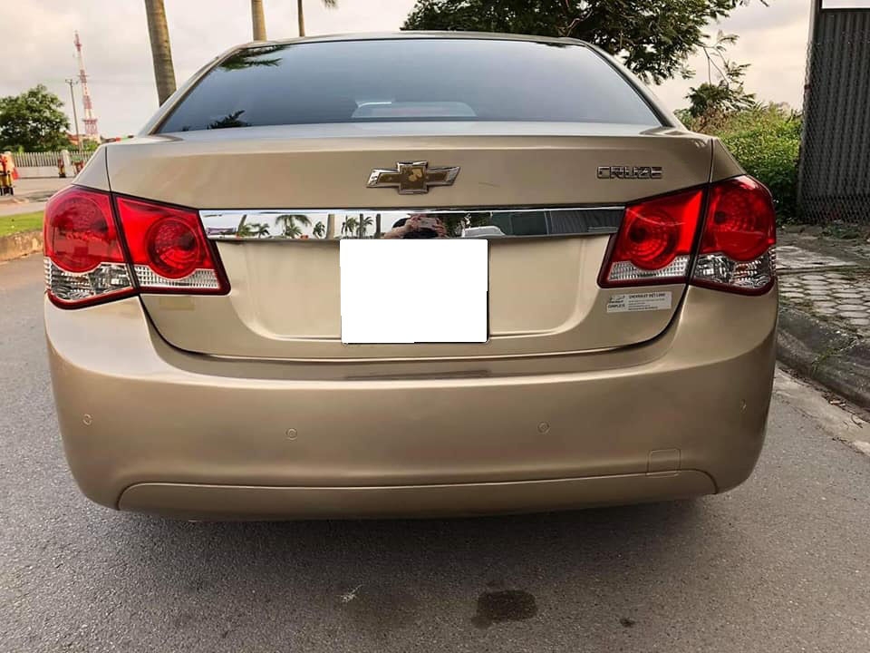 Cần bán xe Cruze 2015, số sàn, màu vàng cát, còn mới tinh