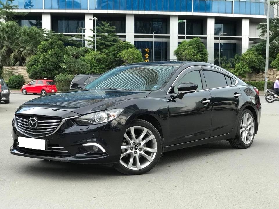 Cần bán xe Mazda6 sản xuất 2014, số tự động, máy xăng, màu đen