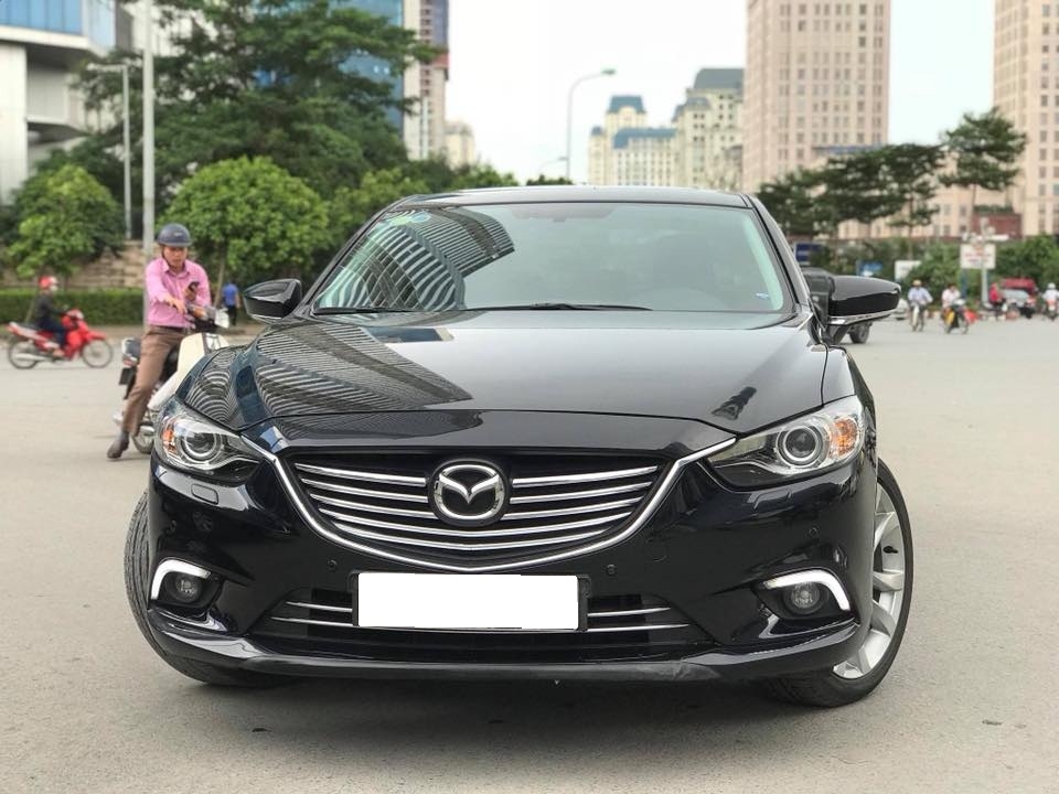 Cần bán xe Mazda6 sản xuất 2014, số tự động, máy xăng, màu đen
