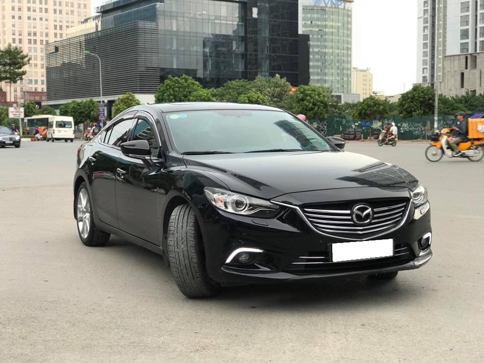 Cần bán xe Mazda6 sản xuất 2014, số tự động, máy xăng, màu đen