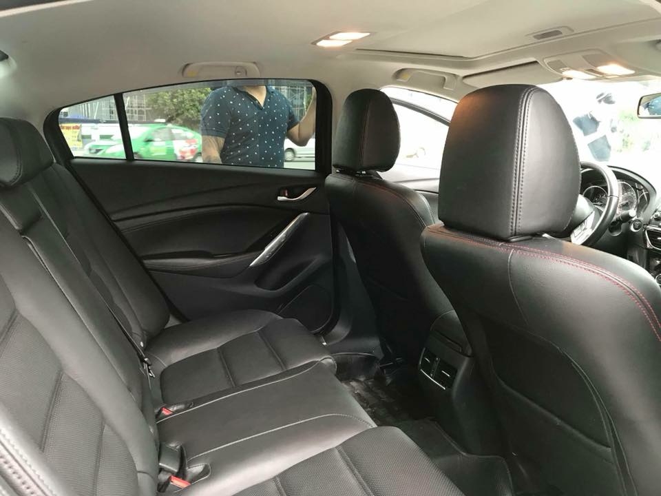 Cần bán xe Mazda6 sản xuất 2014, số tự động, máy xăng, màu đen