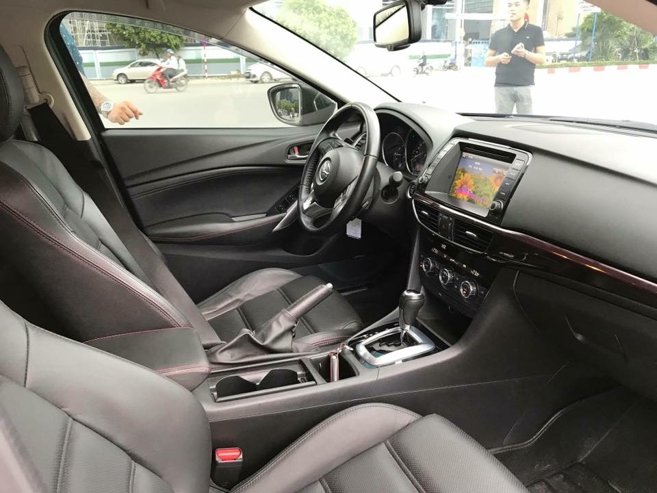 Cần bán xe Mazda6 sản xuất 2014, số tự động, máy xăng, màu đen