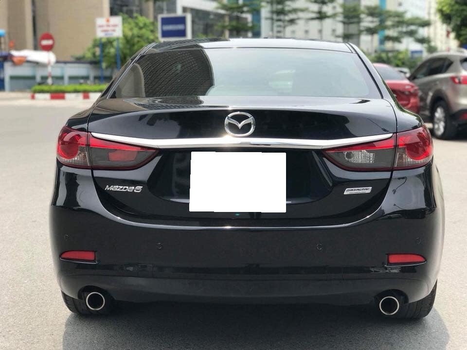 Cần bán xe Mazda6 sản xuất 2014, số tự động, máy xăng, màu đen