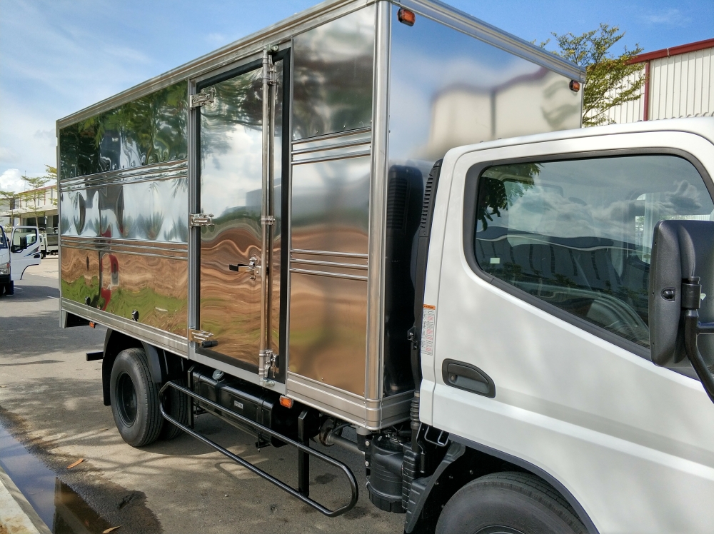 MITSUBISHI FUSO CANTER - XE TẢI CAO CẤP XUẤT XỨ NHẬT BẢN