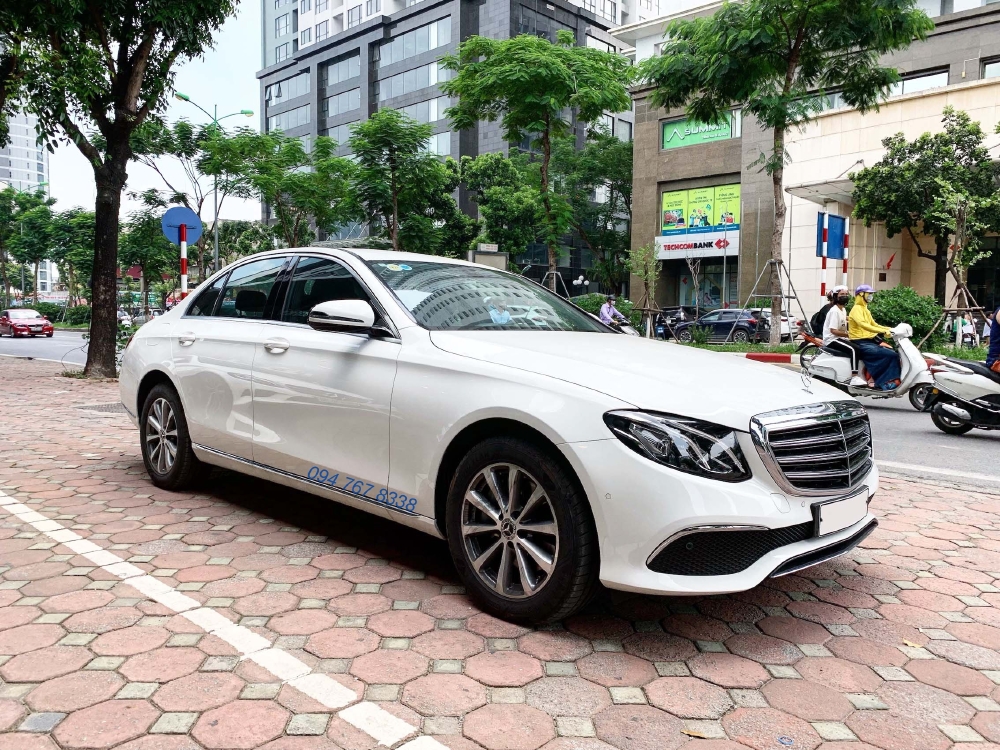 Bán Mercedes E200 sx2019 màu Trắng Siêu lướt mới đăng ký 1 tháng