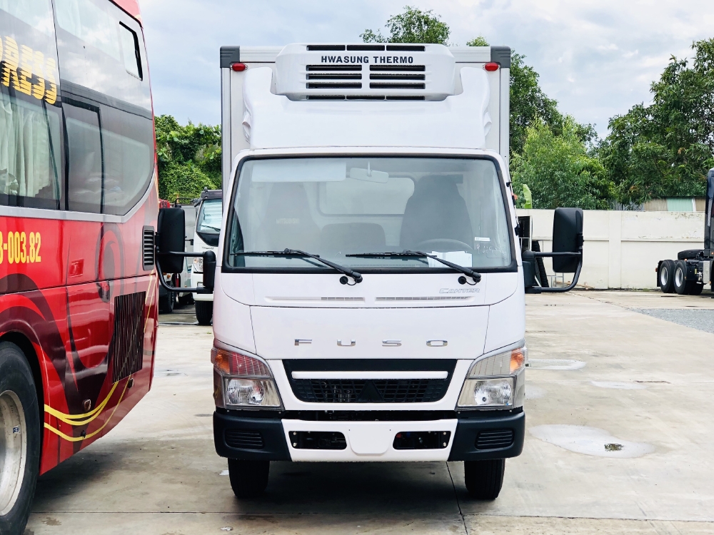 xe tải mitsubishi fuso canter4.99 tải 1 tấn 9 đông lạnh có bán trả góp