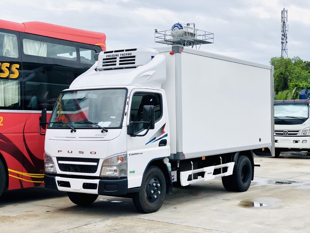 xe tải mitsubishi fuso canter4.99 tải 1 tấn 9 đông lạnh có bán trả góp