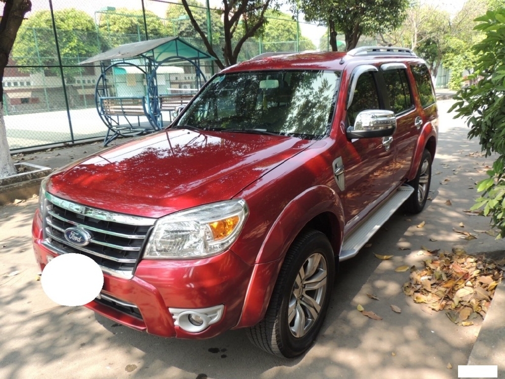 Gia đình cần bán FOrd Everest 2013, số sàn, máy dầu,đỏ