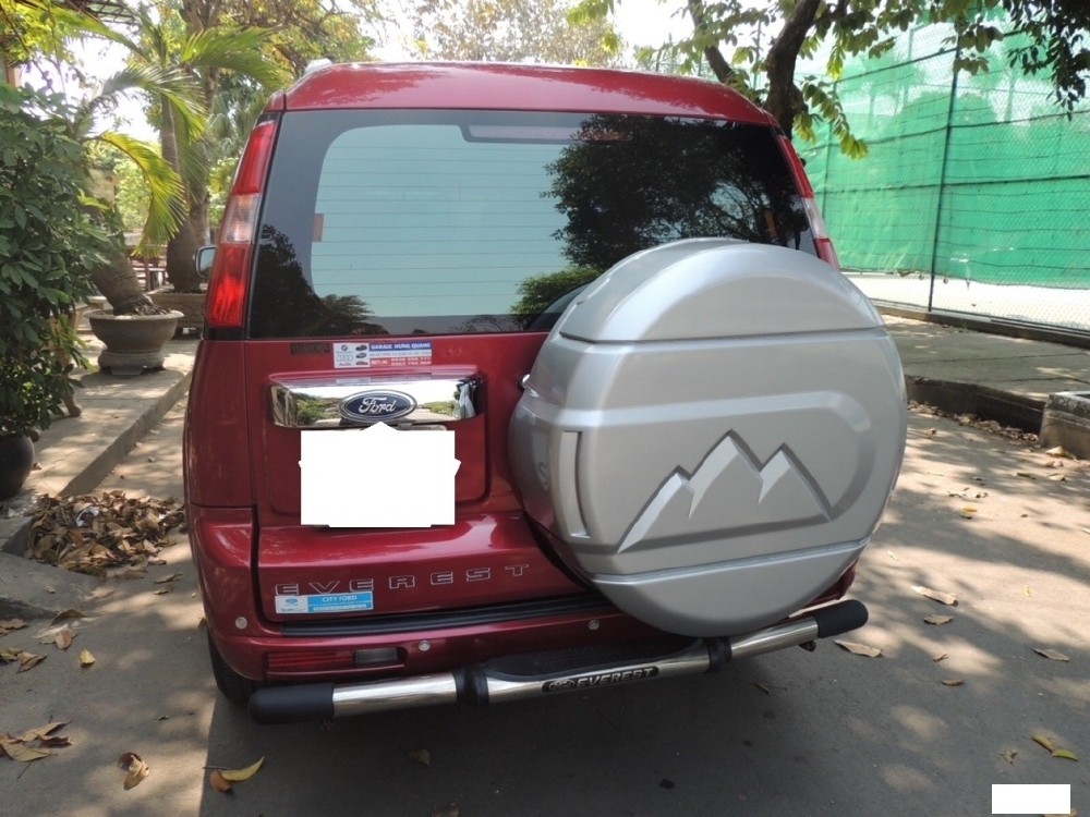 Gia đình cần bán FOrd Everest 2013, số sàn, máy dầu,đỏ