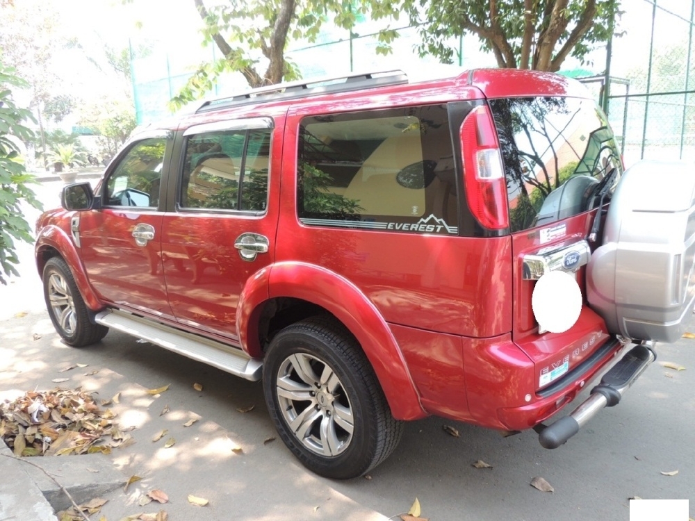 Gia đình cần bán FOrd Everest 2013, số sàn, máy dầu,đỏ