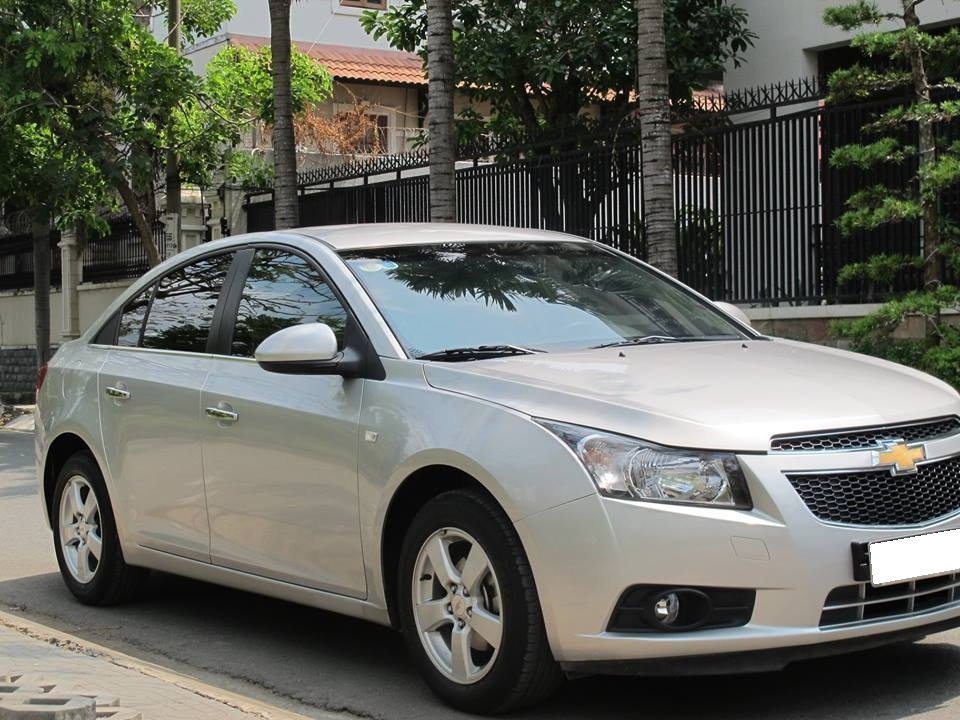 Bán Chevrolet Cruze 2012 số sàn màu bạc xe đi kỹ.
