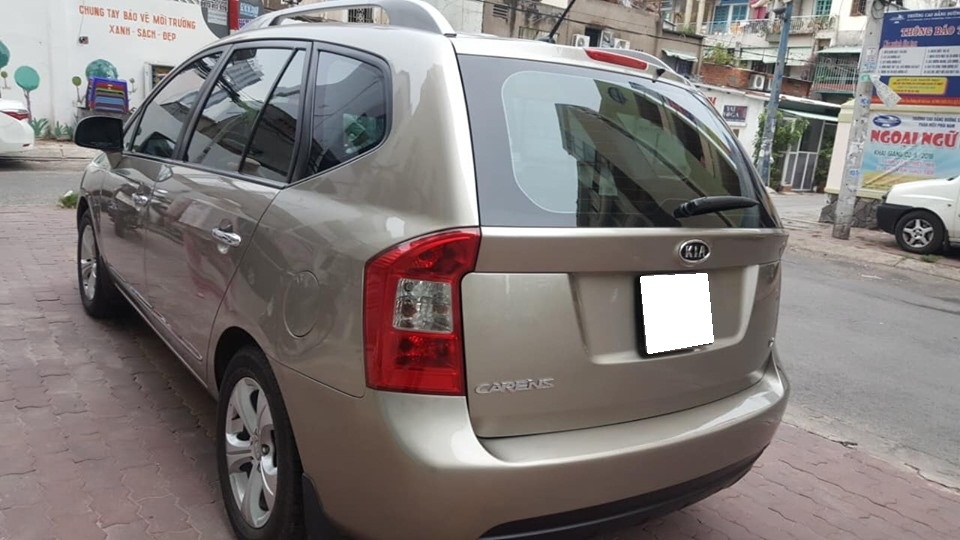 Gia đinh cần bán xe Kia carens 2017, số sàn, màu vàng cát