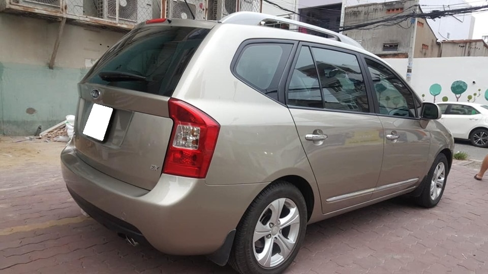 Gia đinh cần bán xe Kia carens 2017, số sàn, màu vàng cát