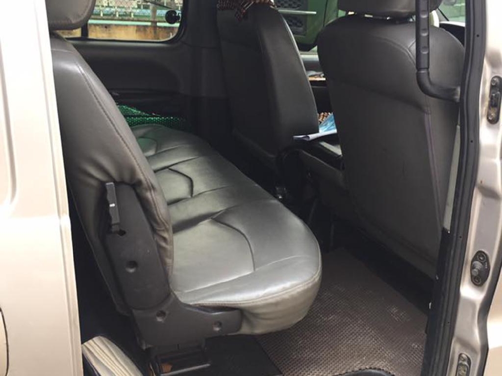 Hyundai Starex 2005 bán tải số sàn 6 chỗ 800 kg màu xám