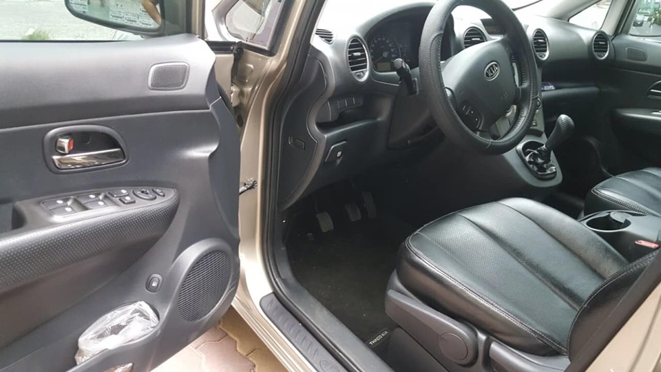 Gia đinh cần bán xe Kia carens 2017, số sàn, màu vàng cát