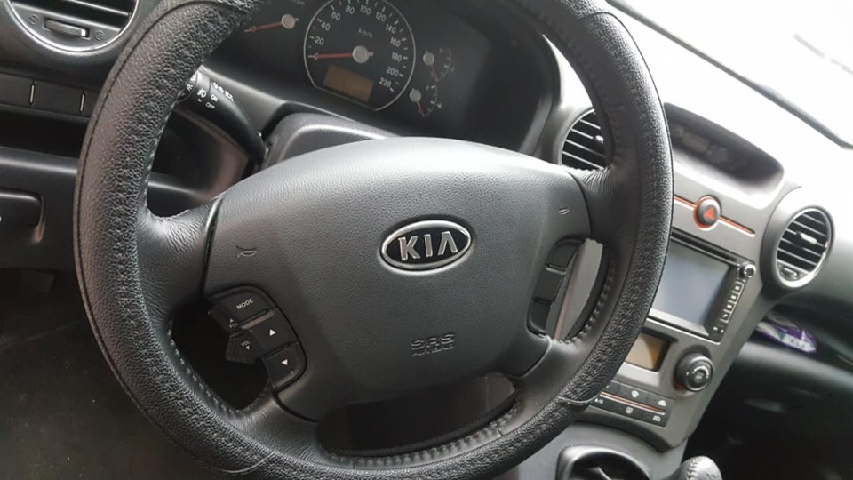 Gia đinh cần bán xe Kia carens 2017, số sàn, màu vàng cát