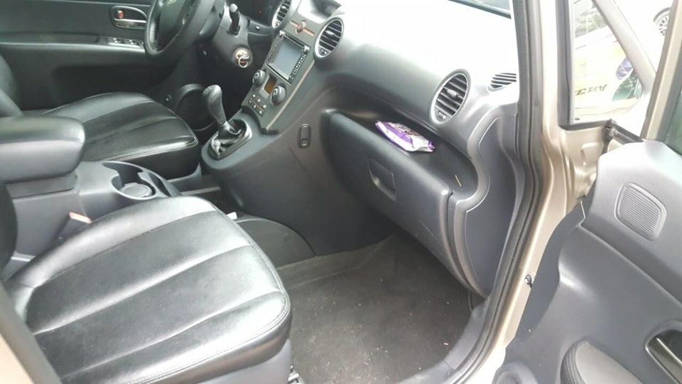 Gia đinh cần bán xe Kia carens 2017, số sàn, màu vàng cát