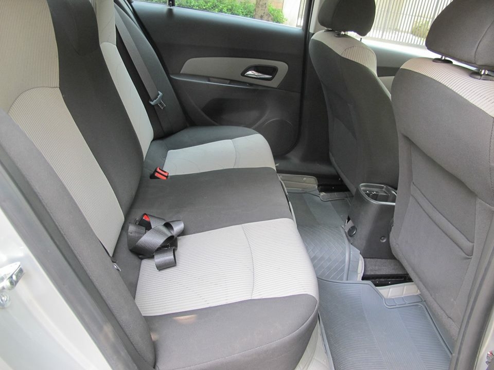 Bán Chevrolet Cruze 2012 số sàn màu bạc xe đi kỹ.