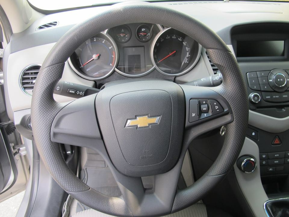 Bán Chevrolet Cruze 2012 số sàn màu bạc xe đi kỹ.