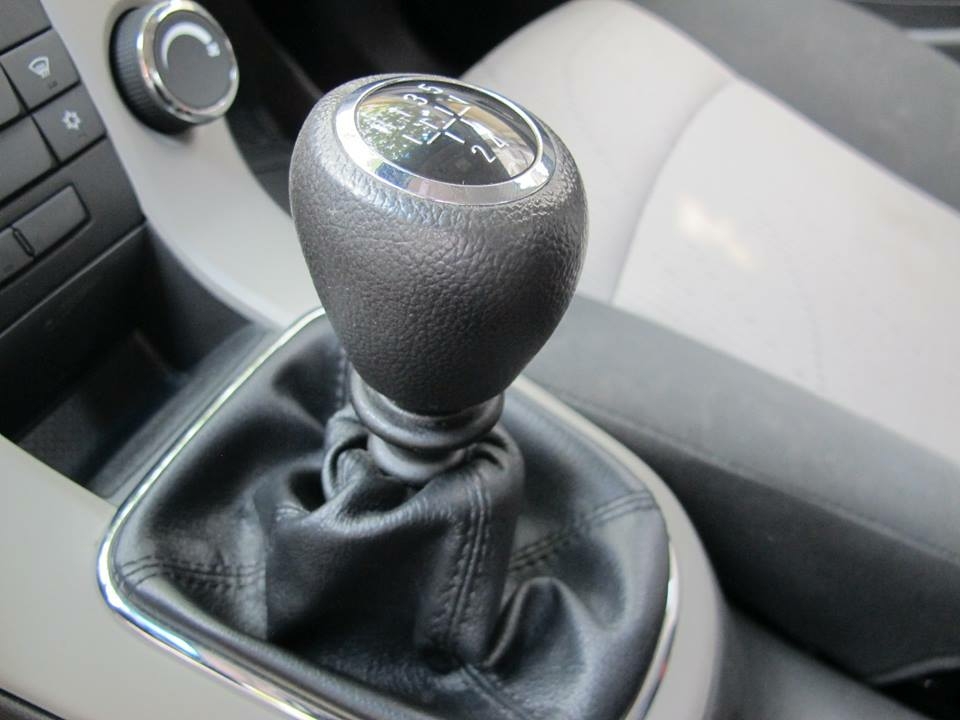 Bán Chevrolet Cruze 2012 số sàn màu bạc xe đi kỹ.