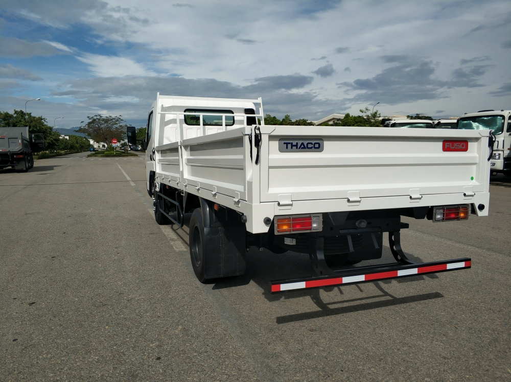 •	XE TẢI MISUBISHI FUSO CANTER 4.99 - 1,99 TẤN MỚI