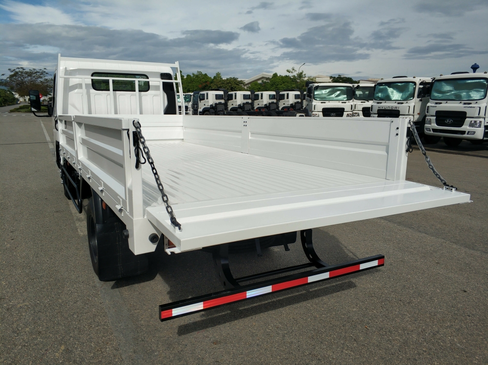 •	XE TẢI MISUBISHI FUSO CANTER 4.99 - 1,99 TẤN MỚI
