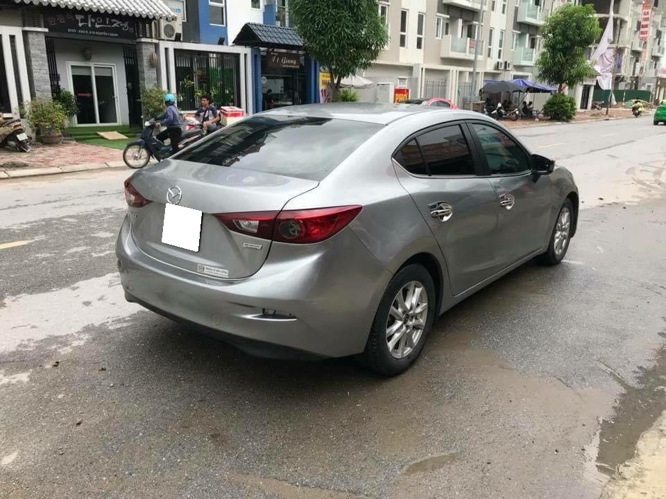Gia đình cần bán xe Mazda3, sản xuất 2016, số tự động màu xám,