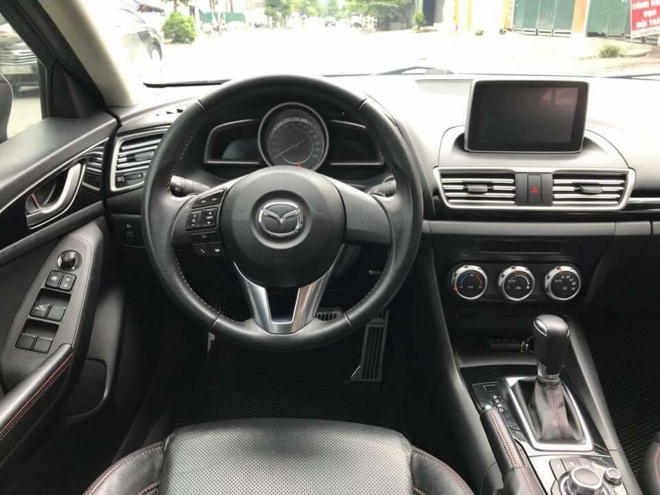 Gia đình cần bán xe Mazda3, sản xuất 2016, số tự động màu xám,