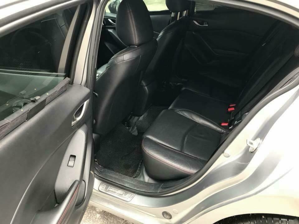 Gia đình cần bán xe Mazda3, sản xuất 2016, số tự động màu xám,