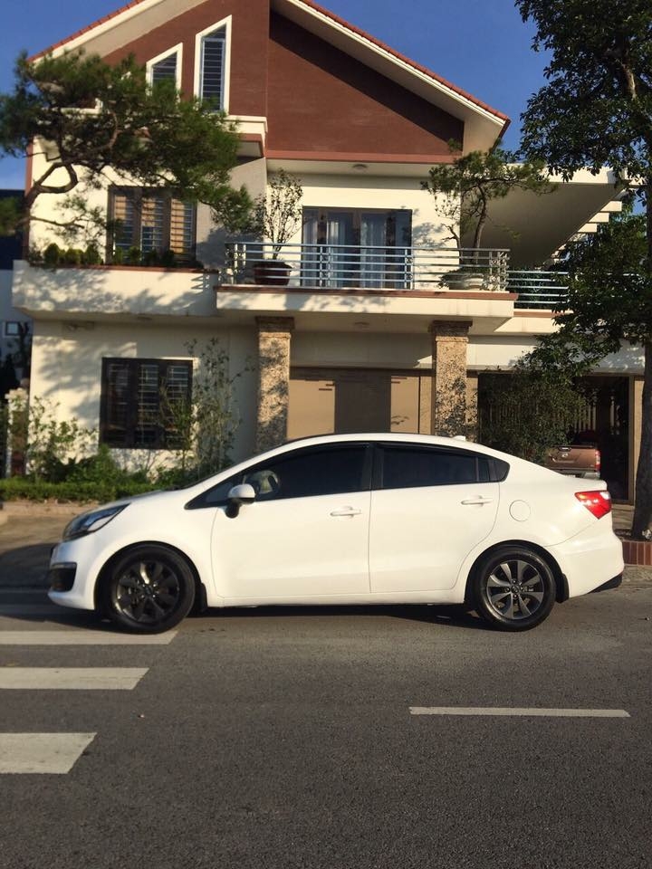 Gia đình cần bán Kia Rio 2015, số sàn, màu trắng